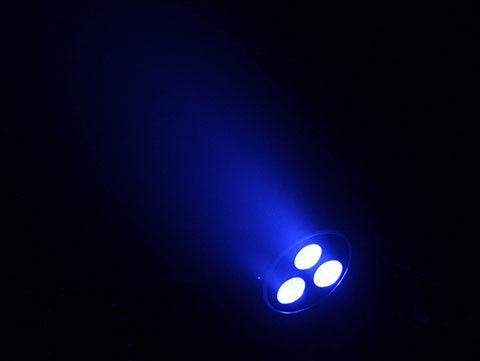 El par del color LED de DMX512 3 LED RGBWA-UV seis puede efectuar la luz