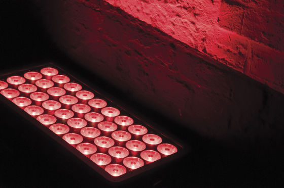 La pared de estrobosco limpia la luz