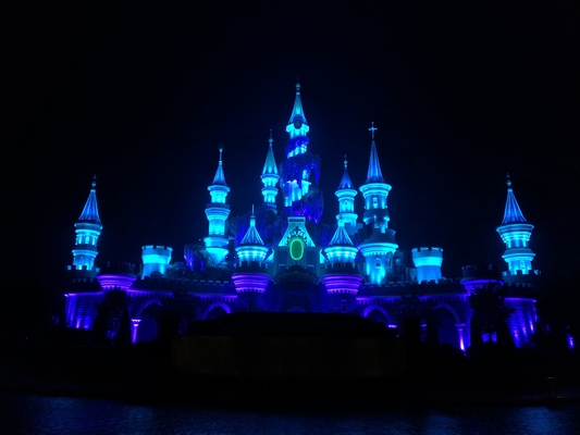 Alta luminosidad COB luz de escenario LED 200W RGBW 4 en 1 par mágico para el proyecto Fantawild Castillo de dibujos animados