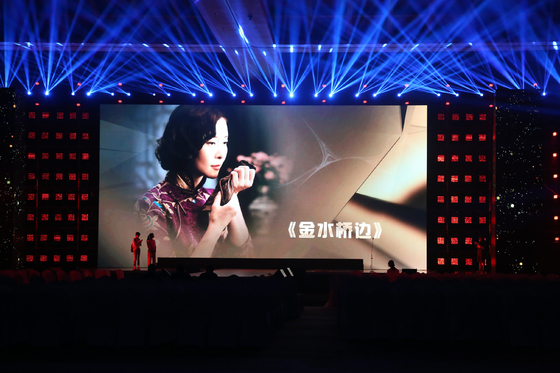 150W LED profesional de color blanco con cabeza móvil de punto de media vatios para el proyecto de escenario